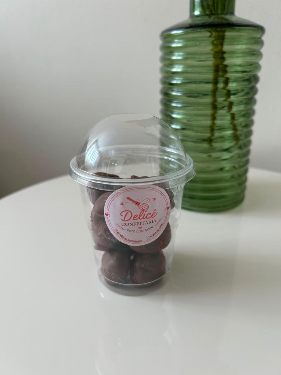 Bombons artesanais da Delicê Confeitaria em copo